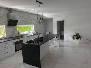 a kitchen with a black and white counter top at AME Home Apartament 2 in Ocna-Mureşului