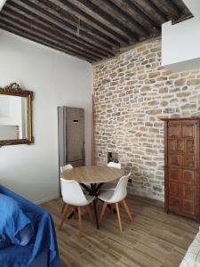 a dining room with a table and two chairs at Trévoux centre appartement climatisé in Trévoux