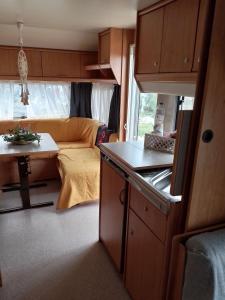 a kitchen and a living room in an rv at Terra Oliva in Vátos