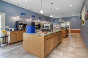 a coffee shop with a counter in a room at Best Western Acadia Park Inn in Bar Harbor