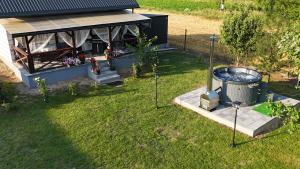 an overhead view of a backyard with a hot tub at Magia Leśnych Dolin Zwiartów 44, 22-610 Krynice in Zwiartów