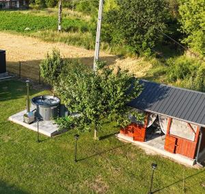 an overhead view of a house with a grill and a tree at Magia Leśnych Dolin Zwiartów 44, 22-610 Krynice in Zwiartów