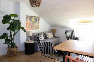 a living room with a couch and a table at Diana Boutique Apartamentos in Mérida