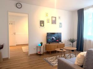 a living room with a couch and a tv at Apartments Chloe - Top 1 in Hollabrunn