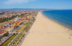 an aerial view of a beach and the ocean at Casa reformada centro de Lliria in Lliria