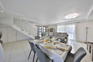 a dining room with a table and chairs at Villa Fontenailles in Mâcon