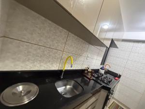 a kitchen with a sink and a faucet at Apartamento centro de Paulista-Pe in Paulista +25 photos