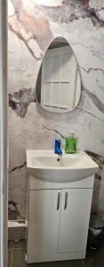 Gallery image of Shine Room in Theale