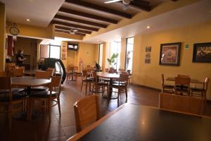 a restaurant with tables and chairs in a room at Posada La Noria in Sombrerete