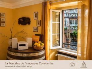 a room with a window and a table with a microwave at La Terrasse du Tonnelier - 92m2 - plein centre médiéval - sauna - terrasse 20m2 - garage in Kaysersberg