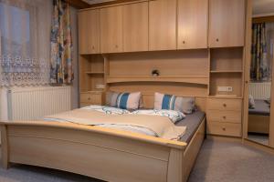 Katil atau katil-katil dalam bilik di Ferienwohnung Aschenwald