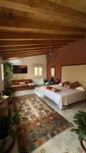 a large bedroom with two beds and a rug at DeMaJia. Casa entera: en Castillejo de Robledo in Castillejo de Robledo