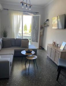 a living room with a couch and a table at Maison De La Mer in Isthmia