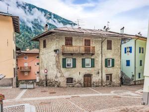an old stone building with a balcony in a town at Apartment La Spada by Interhome in Ossana