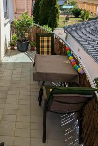 a table and a chair on a balcony at FeWo am Heimlisberg in Friesenheim