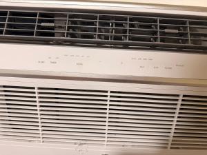 a close up of a microwave oven at Golden Knight Motel in Gresham