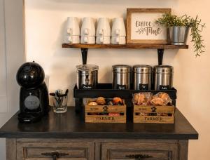 a counter with two boxes of bread and a coffee machine at Villa Otivar - Rio Verde in Otívar