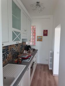 a kitchen with white cabinets and a counter top at B&B Residenza Gigina in Sezze