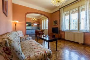 a living room with a couch and a table at Spacious & Smart Center Apartment in Pula