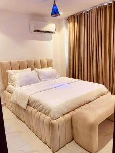 a bedroom with a large bed in a room at Eminoky Apartment in Lagos
