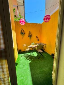 a patio with a table and chairs in a room at Hour Home in Iglesias
