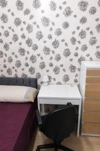 a bedroom with a desk and a bed and a chair at Dublin Cosy Home in Dublin +2 photos
