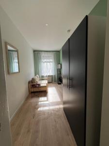 a hallway with a door to a living room at ElbUfer Glück in Schieritz