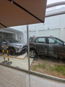 a reflection of a car parked in a garage at Hotel San Cosme in Camaná