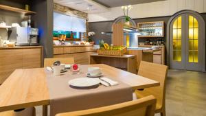 Köök või kööginurk majutusasutuses Hotel-Restaurant Ackersand