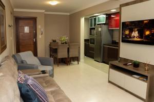 a living room with a couch and a dining room at Canela Dreams - Stay House Temporada in Canela