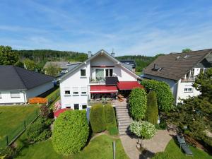 an aerial view of a house at Ferienwohnung in der Nähe vom Möhnesee-Arnsberg-Breitenbruch in Arnsberg