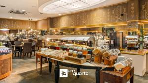 a bakery with a display case in a store at Edifício Praça Osório in Curitiba