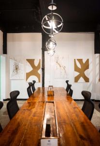 a conference room with a wooden table and chairs at Elokut in San Juan
