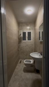 a bathroom with a toilet and a sink at Casa Mo in Akouda