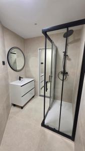 a bathroom with a sink and a mirror at ELAN LEVEL Parla in Parla