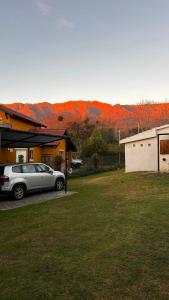 a car parked in a driveway next to a house at El rincón in Merlo