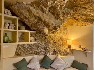 a living room with a couch and a rock wall at La Cueva De Orel in Molinicos