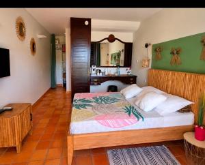 a bedroom with a large bed and a kitchen at Studio vue sur la mer, piscine - L'Oasis de Tartane in La Trinité +22 photos