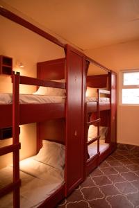 two bunk beds in a room with a window at Casa Remolacha in Flores