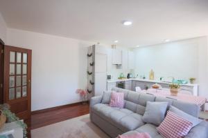 a living room with a couch and a kitchen at Casa da Cesta in Celorico de Basto