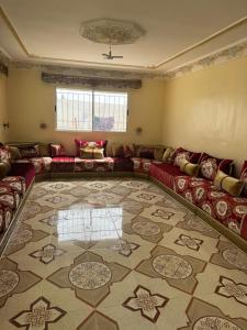 a large living room with couches and a rug at Ahmed sarii in Asilah