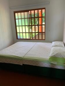 a bed in a room with a window at Finca Las Marias A&M in Restrepo