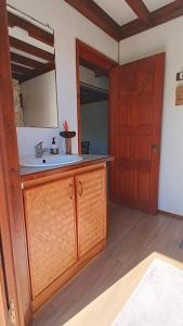 a bathroom with a sink and a mirror at Chalet Familiale Vue Mer et Coucher de Soleil Moorea in Moorea