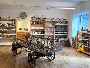 a store with a cart in the middle of a room at Murleben Top 05 in Stadl an der Mur