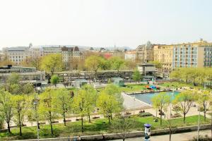 Nespecifikovaný výhled na destinaci Budapešť nebo výhled na město při pohledu z penzionu