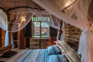 En eller flere senger på et rom på Manthally Cabanas