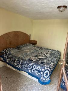 a bedroom with a bed with a blue and white blanket at Hotel Casa de Los Abuelos in Bernal +42 photos