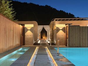 a house with a swimming pool at night at 담양 다움 스파 빌리지 in Haktong-ni