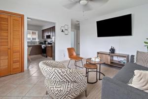 a living room with a couch and a tv at Stylish Dania Beach Stay Beach, Cruise Port FLL Airport in Dania Beach