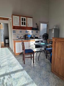 a kitchen with a table and chairs and a table at Alojamiento temporario 2 in Lanús